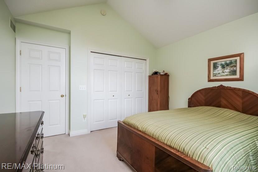 2813 Black Eagle Ridge Howell, MI 48843 - Photo 41 of 61 042-2987363-small.jpg