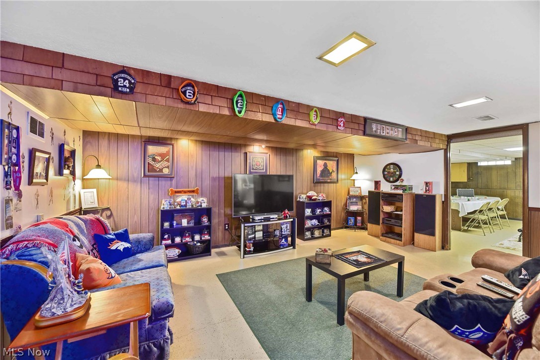4697 Grayton Road Cleveland, OH 44135 - Photo 22 of 35 Gallery Image 22