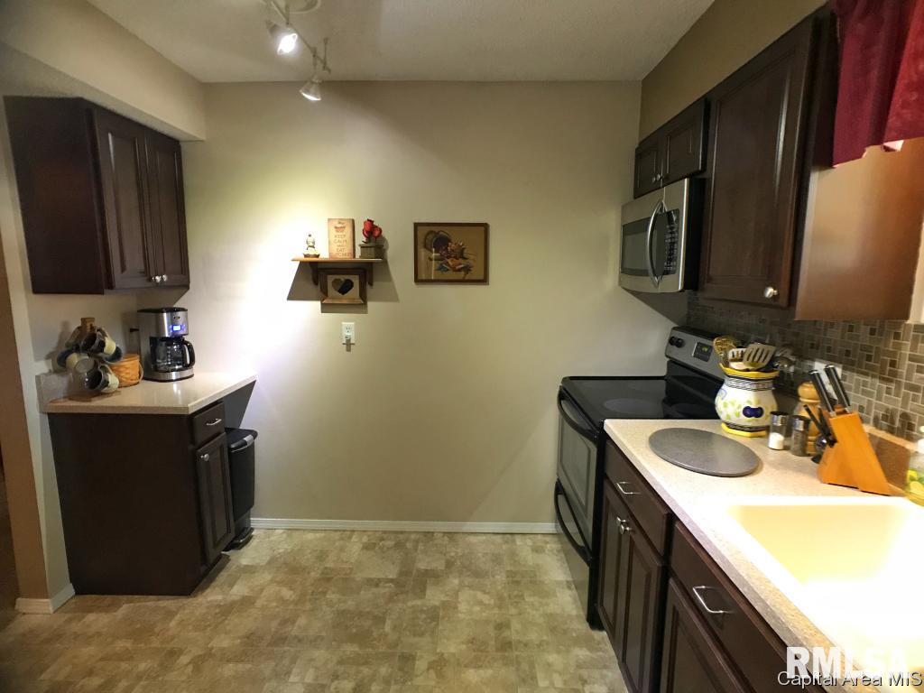 1914 Jeanette Lane, Unit 2 Springfield, IL 62702 - Photo 9 of 22 Gallery Image 9