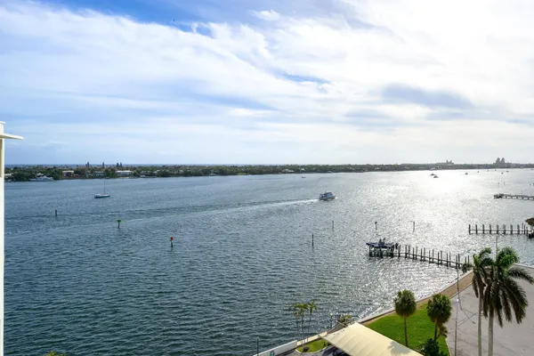 $4,000 | 2600 North Flagler Drive, Unit 1009, West Palm Beach, FL 33407