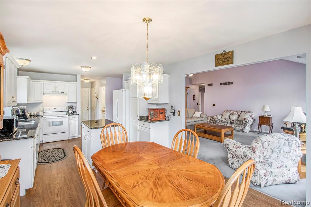 47946 Sugarbush Road New Baltimore, MI 48047 - Photo 10 of 34