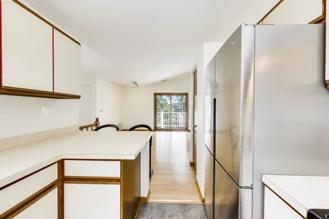 $324,900 | 1951 Stillwater Road, Arlington Heights, IL 60004