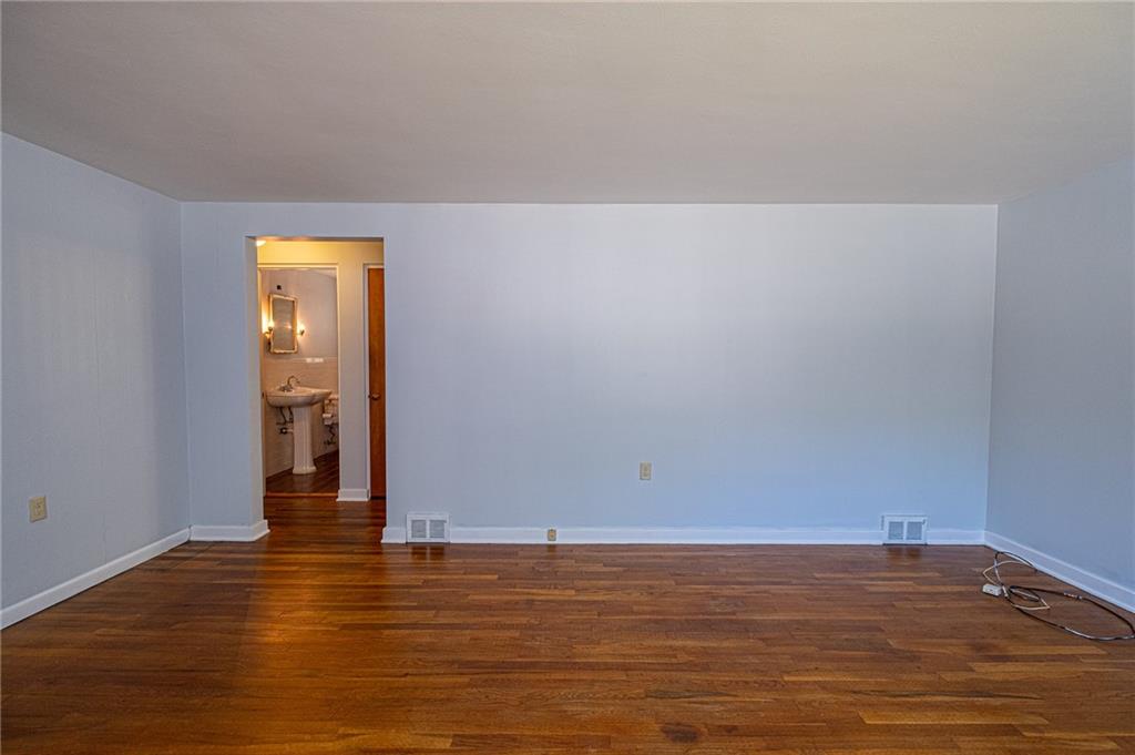 496 Sleepy Hollow Road Pittsburgh, PA 15228 - Photo 6 of 25 Gallery Image 6