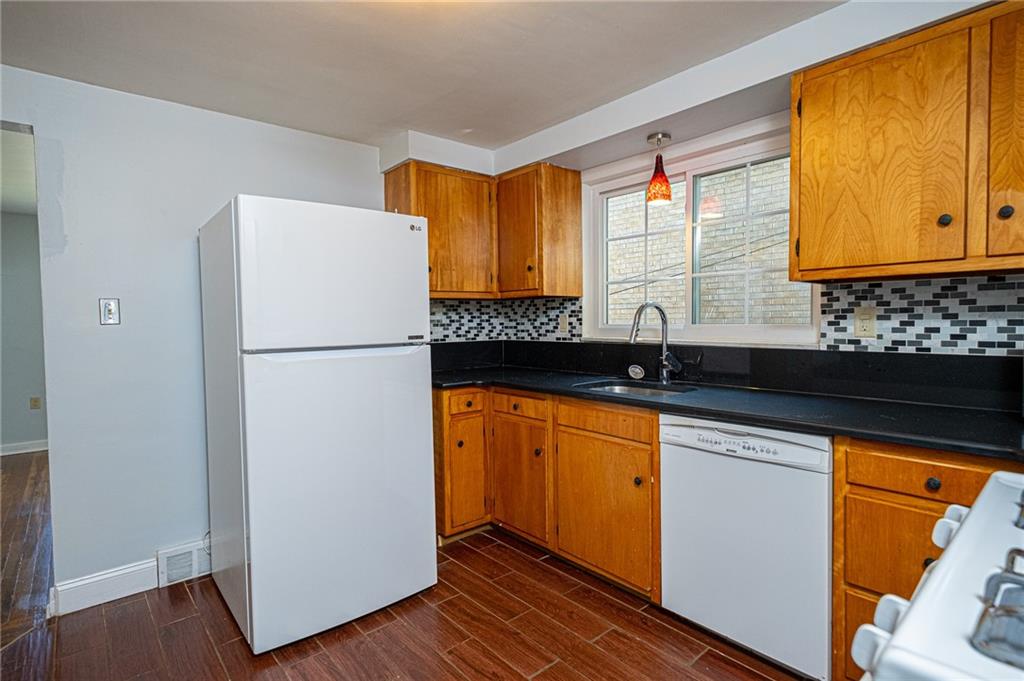 496 Sleepy Hollow Road Pittsburgh, PA 15228 - Photo 9 of 25 Gallery Image 9