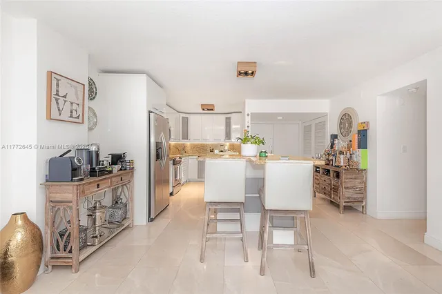 $1,100,000 | 6423 Collins Avenue, Unit 309, Miami Beach, FL 33141