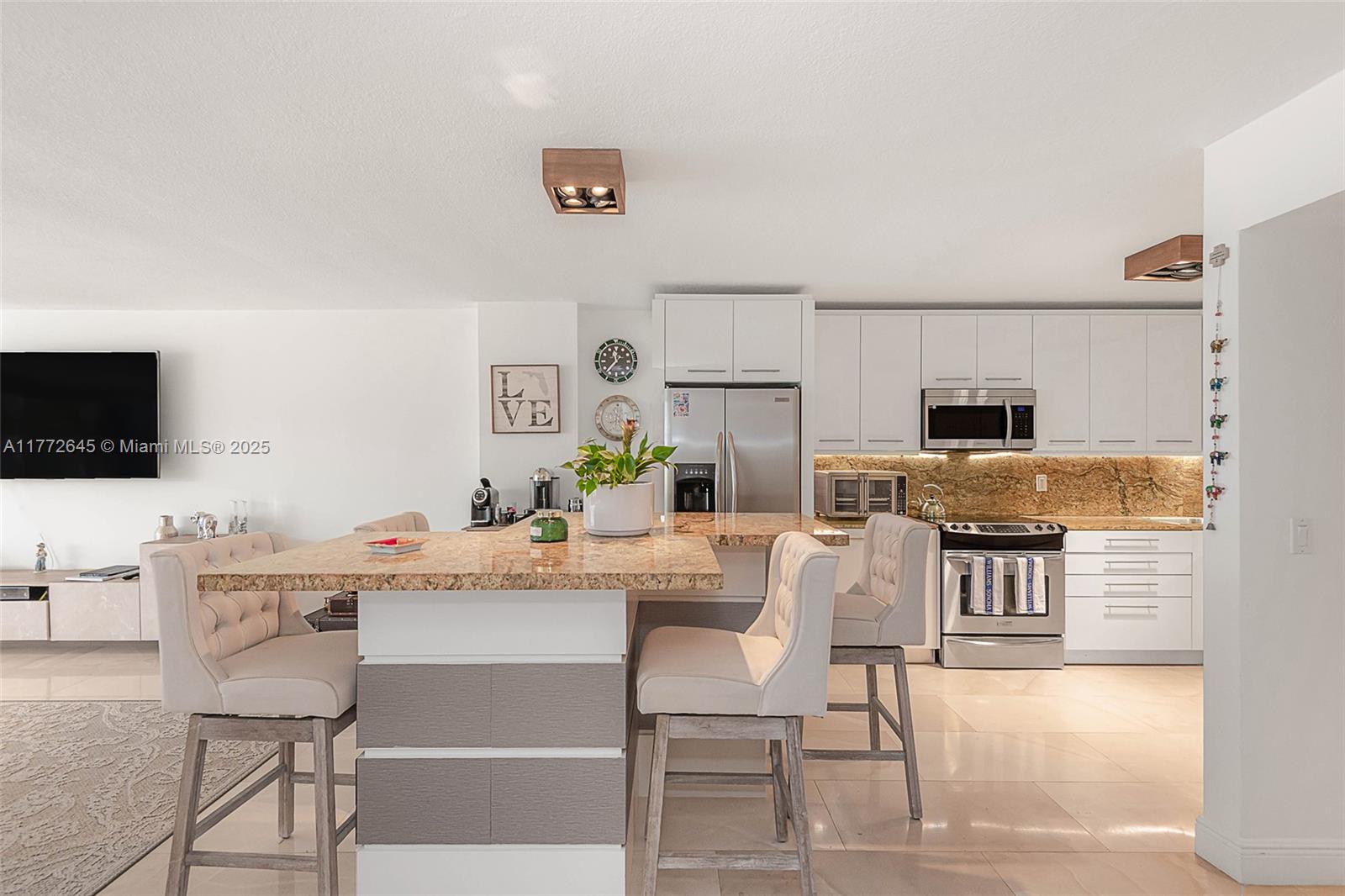 6423 Collins Avenue, Unit 309 Miami Beach, FL 33141 - Photo 15 of 29