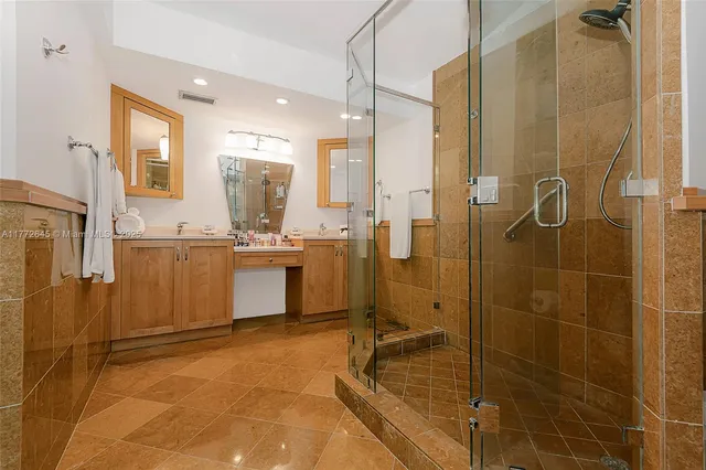 $1,100,000 | 6423 Collins Avenue, Unit 309, Miami Beach, FL 33141