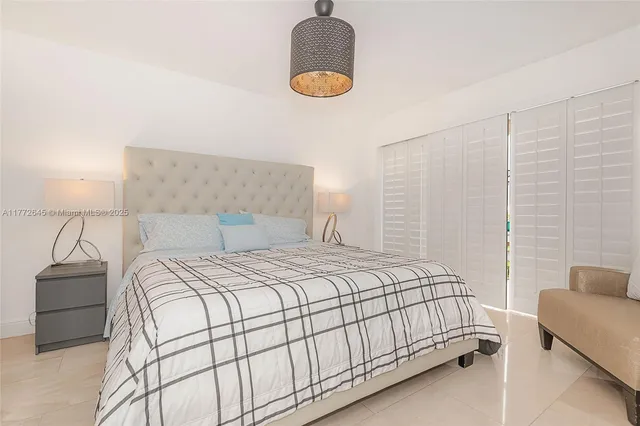 $1,100,000 | 6423 Collins Avenue, Unit 309, Miami Beach, FL 33141