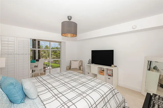 $1,100,000 | 6423 Collins Avenue, Unit 309, Miami Beach, FL 33141