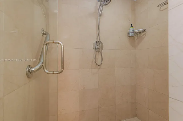 $1,100,000 | 6423 Collins Avenue, Unit 309, Miami Beach, FL 33141