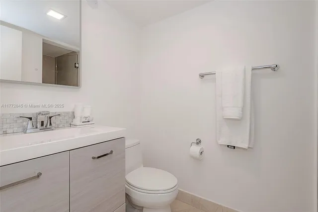 $1,100,000 | 6423 Collins Avenue, Unit 309, Miami Beach, FL 33141