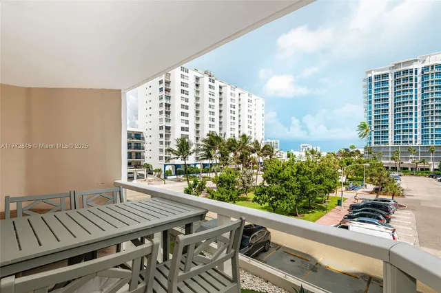 $1,100,000 | 6423 Collins Avenue, Unit 309, Miami Beach, FL 33141