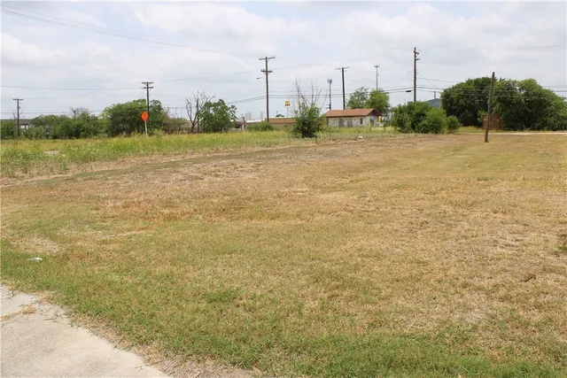 $75,000 | 832 East Main Avenue, Robstown, TX 78380