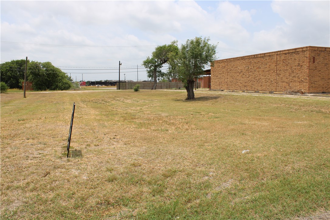 832 East Main Avenue Robstown, TX 78380 - Photo 2 of 5