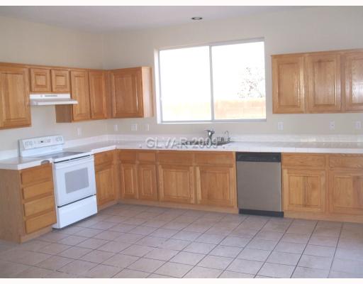 1476 Rancho Ridge Drive Henderson, NV 89012 - Photo 5 of 10 Kitchen.
