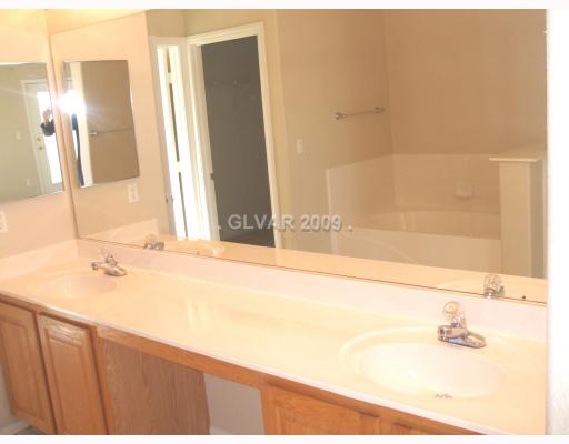 1476 Rancho Ridge Drive Henderson, NV 89012 - Photo 7 of 10 Master Bath/Spa.