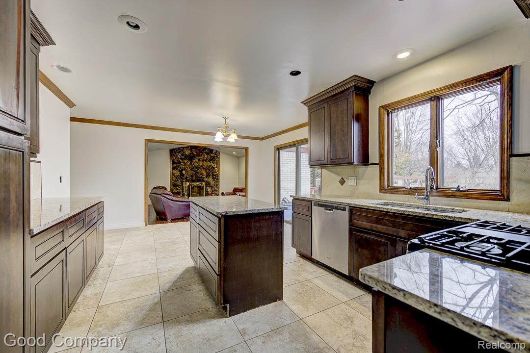38092 Westchester Road Sterling Heights, MI 48310 - Photo 15 of 53 38092 Westchester Rd.-11.jpg