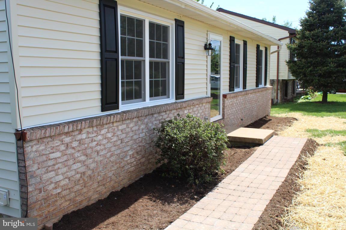 492 West Ridge Road Elizabethtown, PA 17022 - Photo 2 of 18