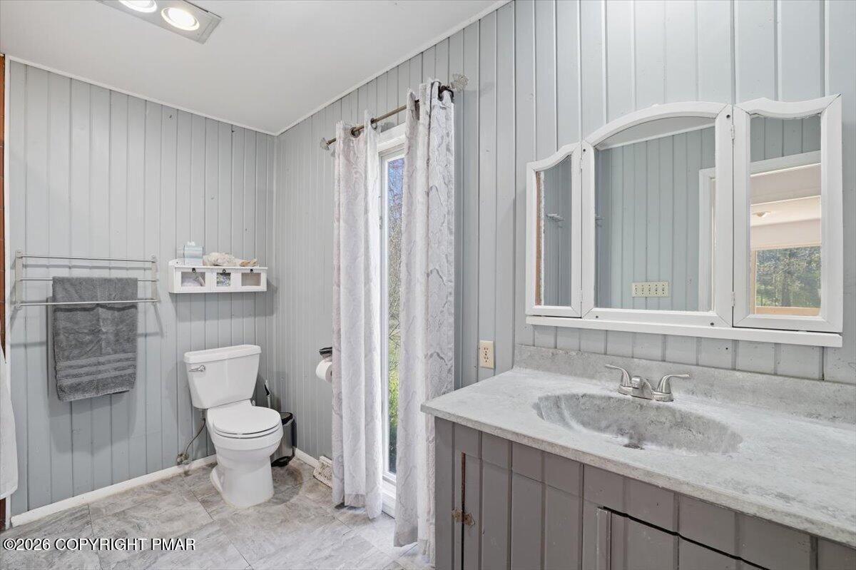 465 Pensyl Creek Road Stroudsburg, PA 18360 - Photo 46 of 71 1st Fl Bathroom