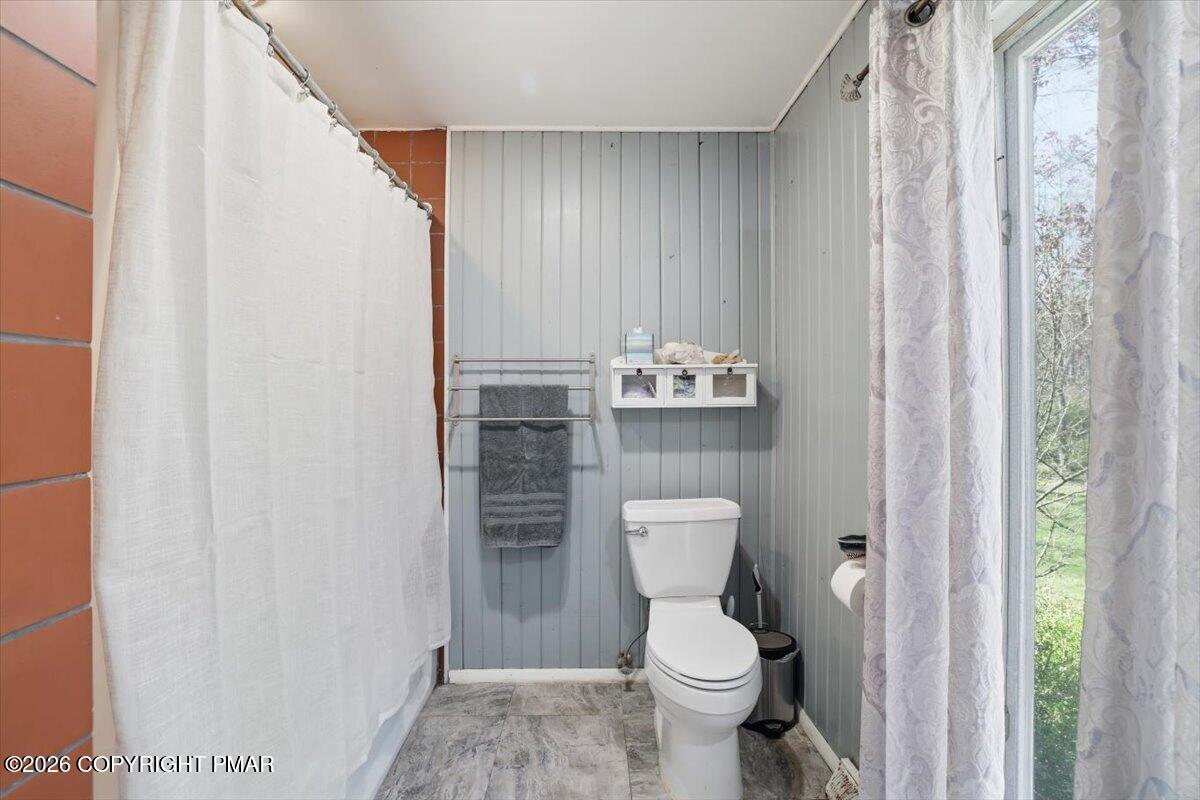 465 Pensyl Creek Road Stroudsburg, PA 18360 - Photo 47 of 71 1st Fl Bathroom