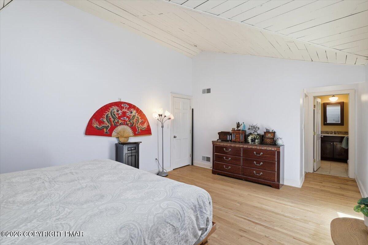 465 Pensyl Creek Road Stroudsburg, PA 18360 - Photo 53 of 71 Primary bedroom