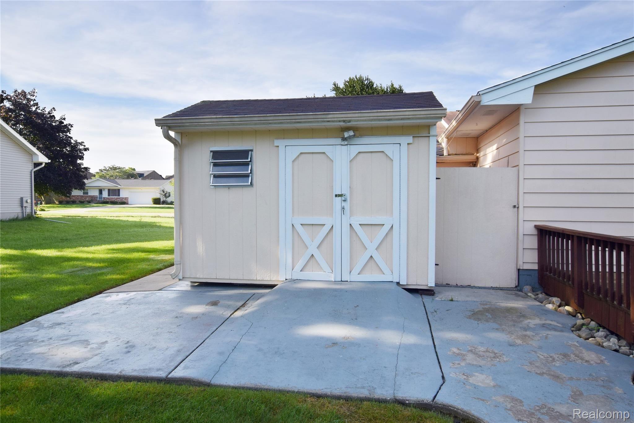 6368 Yorkshire North Riding Road Flint, MI 48532 - Photo 14 of 15 Shed