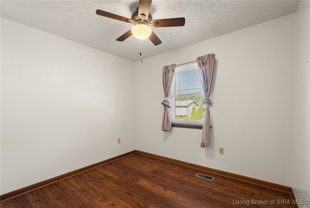 2804 Bishop Road Jeffersonville, IN 47130 - Photo 17 of 40 Gallery Image 17