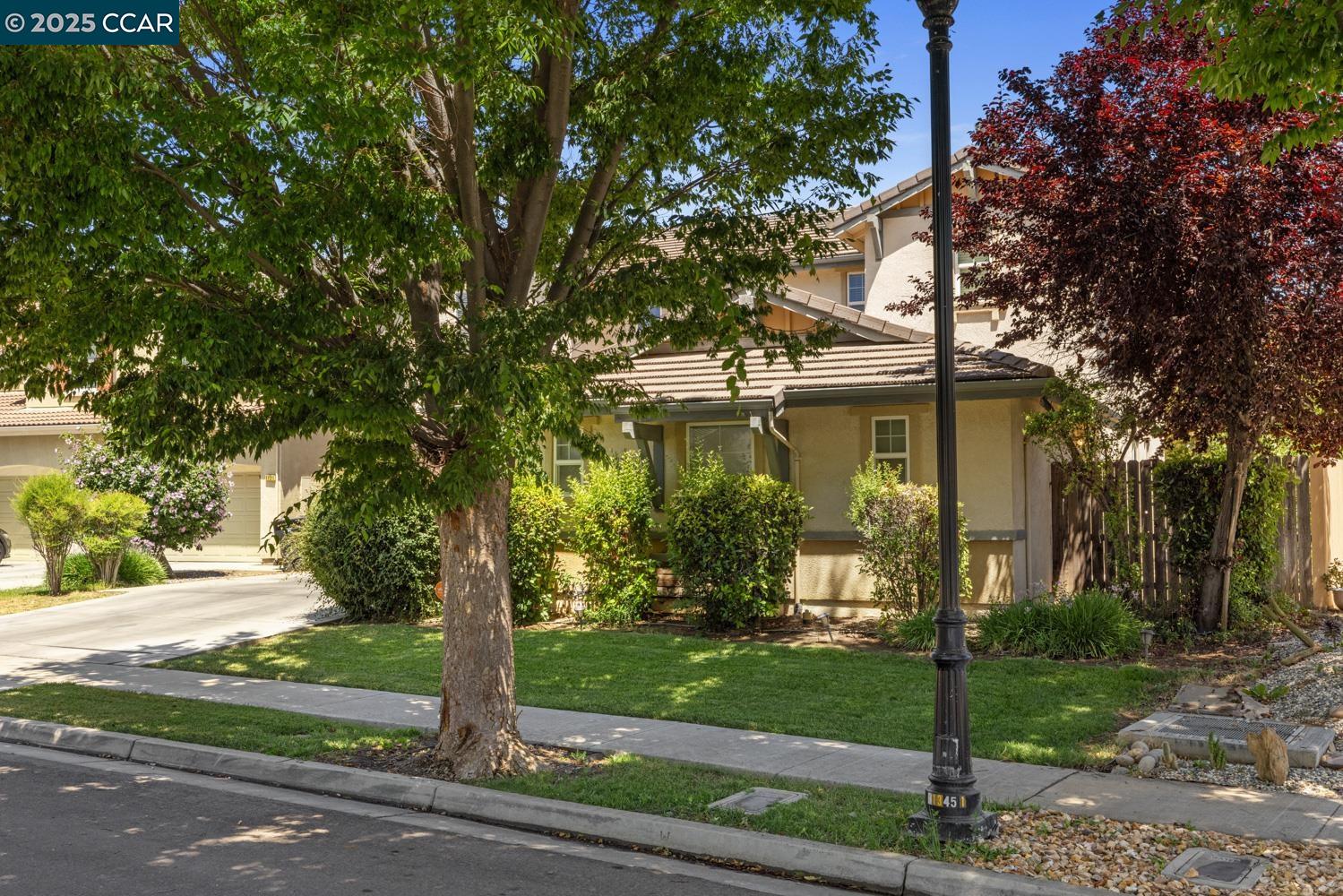 1117 Van Gogh Lane Patterson, CA 95363 - Photo 4 of 55 a front view of a house with garden