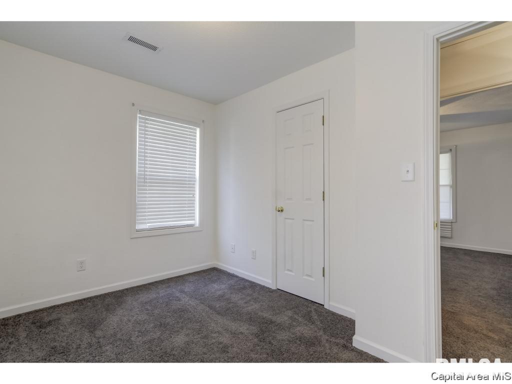 2301 Montgomery Lane Springfield, IL 62703 - Photo 11 of 27 Gallery Image 11