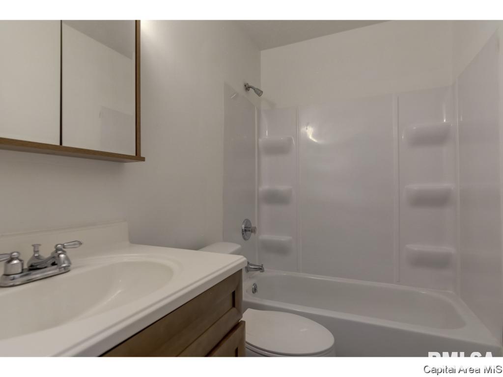 2301 Montgomery Lane Springfield, IL 62703 - Photo 15 of 27 Gallery Image 15