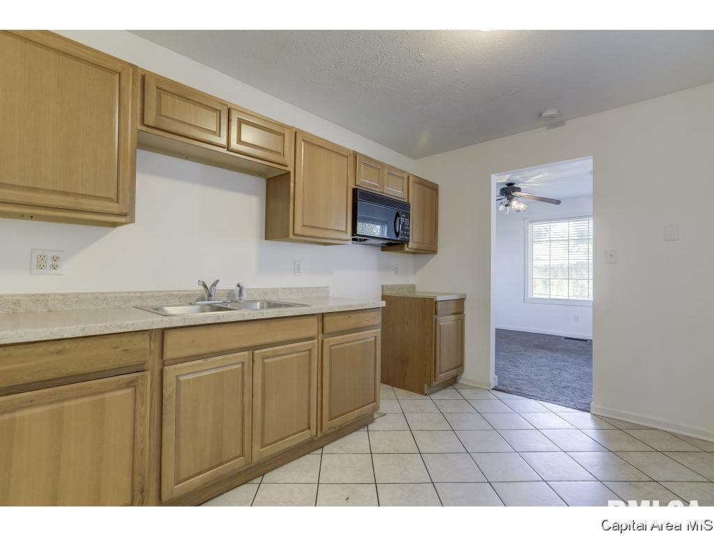 2301 Montgomery Lane Springfield, IL 62703 - Photo 8 of 27 Gallery Image 8