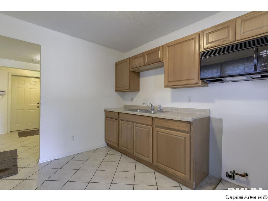 2301 Montgomery Lane Springfield, IL 62703 - Photo 9 of 27 Gallery Image 9