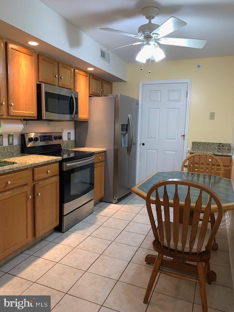 140 Brandon Road Norristown, PA 19403 - Photo 10 of 28 Kitchen/view of Laundry Room