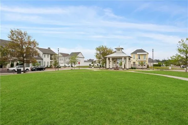 $915,000 | 144 Laura Lane, Covington, LA 70433