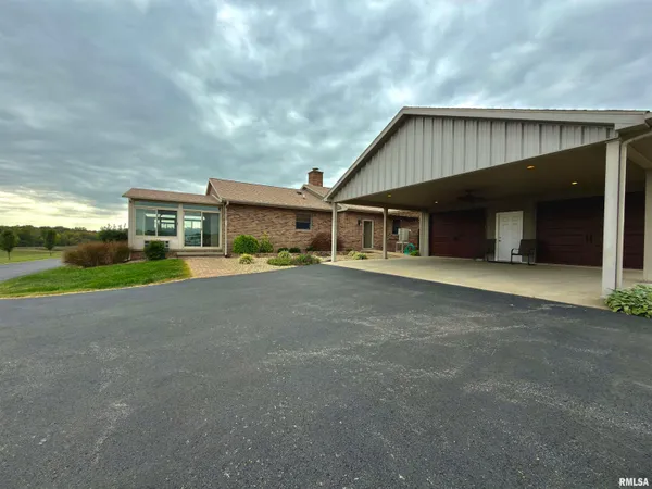 $399,900 | 842 Highway 14, Carmi, IL 62821