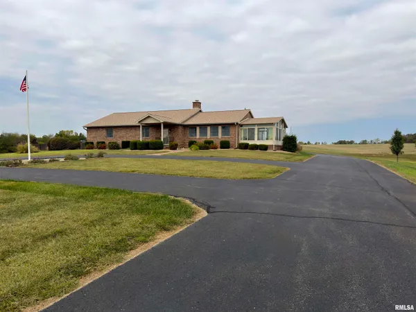 $399,900 | 842 Highway 14, Carmi, IL 62821