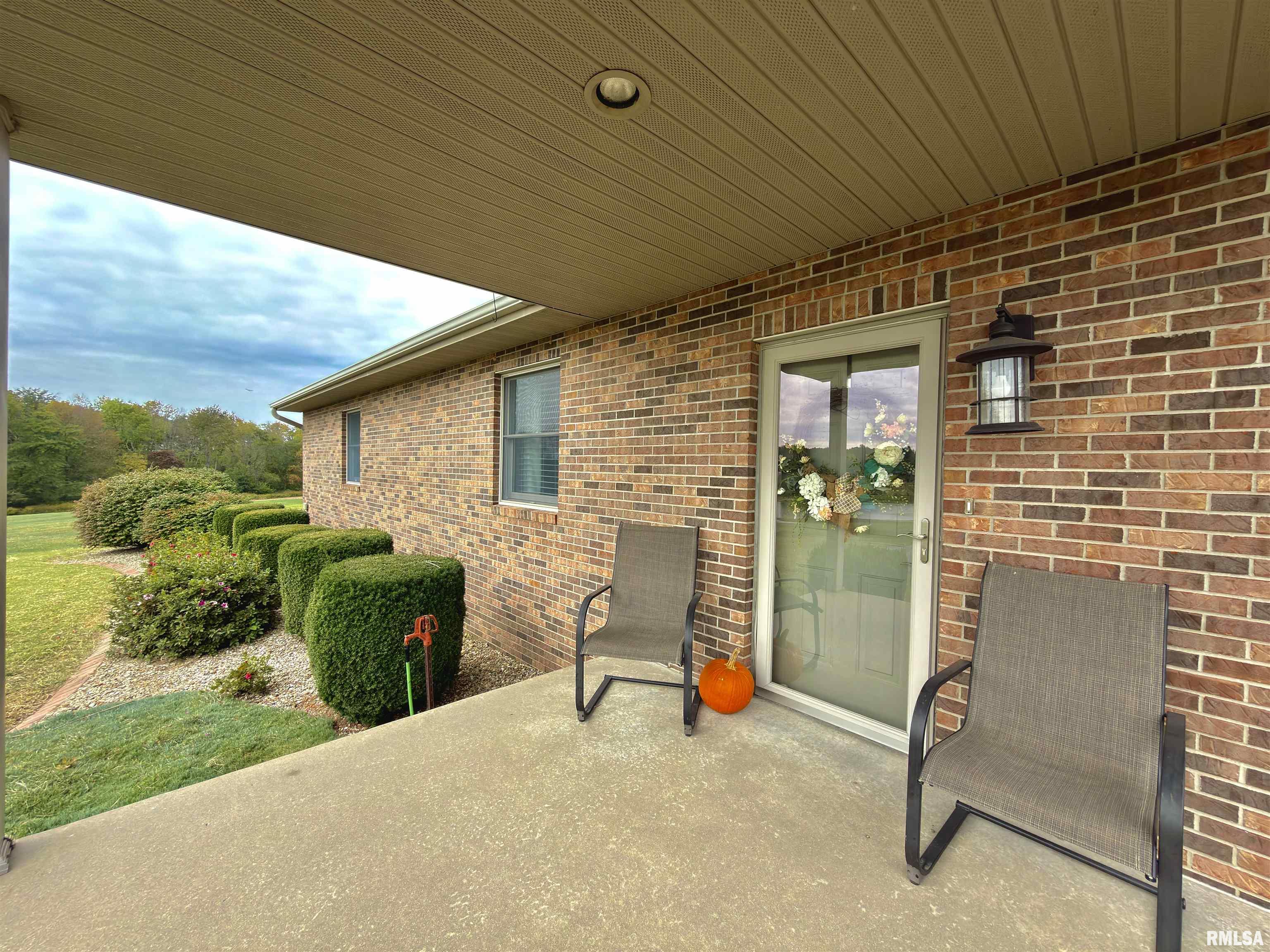 842 Highway 14 Carmi, IL 62821 - Photo 6 of 49