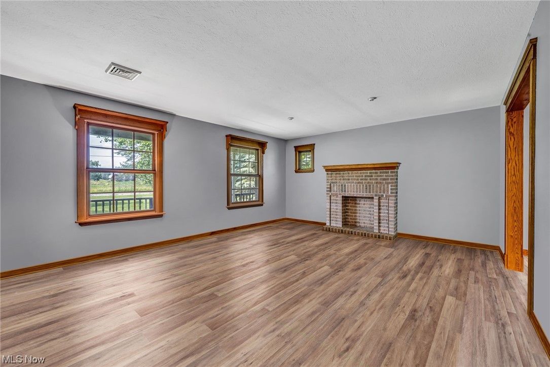 47916 Russia Road Amherst, OH 44001 - Photo 14 of 32 Family Room