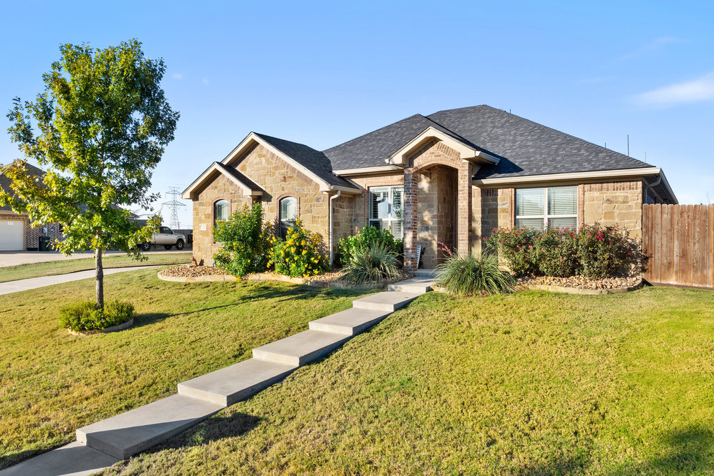 153 Ranger Boulevard Salado, TX 76571 - Photo 2 of 40 a front view of house with yard and green space