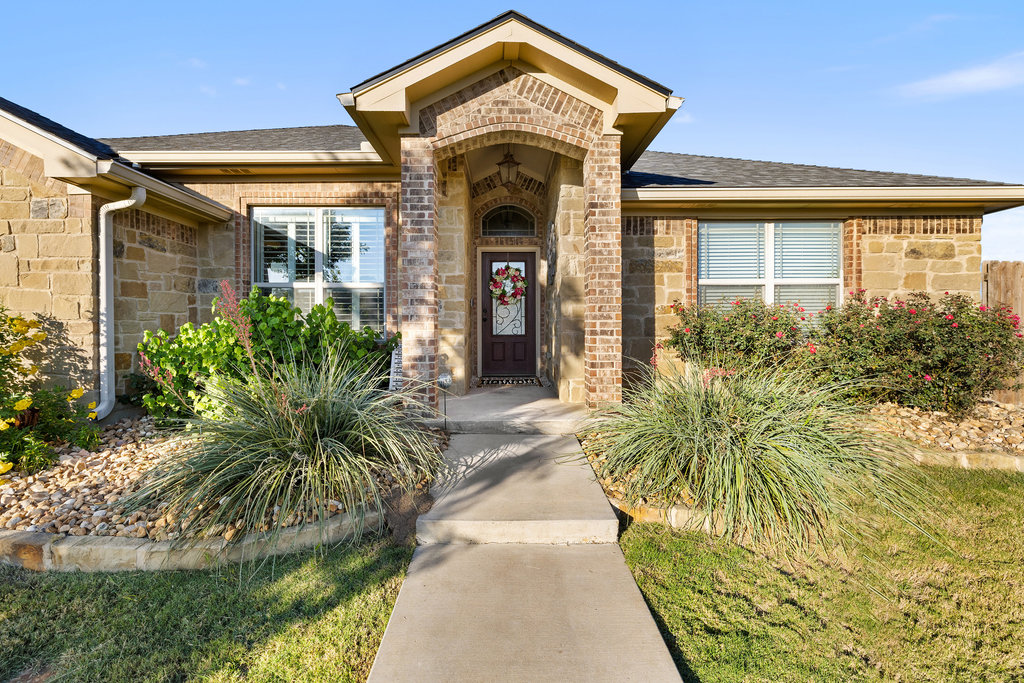 153 Ranger Boulevard Salado, TX 76571 - Photo 3 of 40 a front view of a house with a garden
