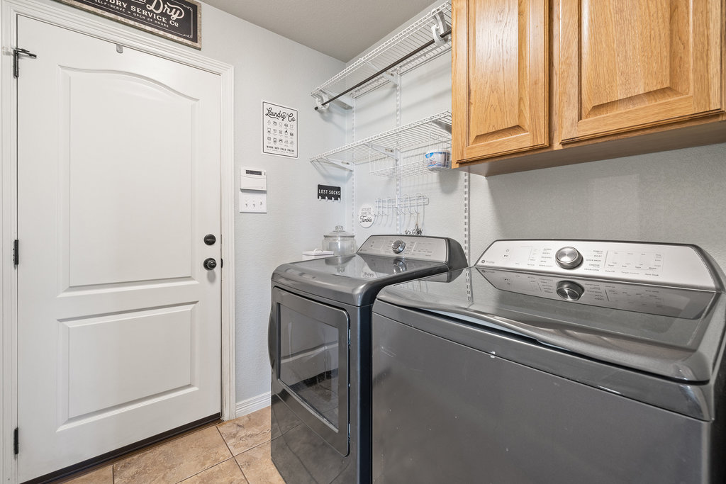 153 Ranger Boulevard Salado, TX 76571 - Photo 31 of 40 a utility room with dryer and washer