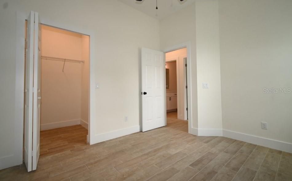 36755 Thomas Jefferson Road Dade City, FL 33525 - Photo 21 of 33 an empty room with closet and a bathroom