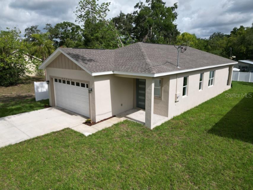 36755 Thomas Jefferson Road Dade City, FL 33525 - Photo 30 of 33 a house with green field in front of it