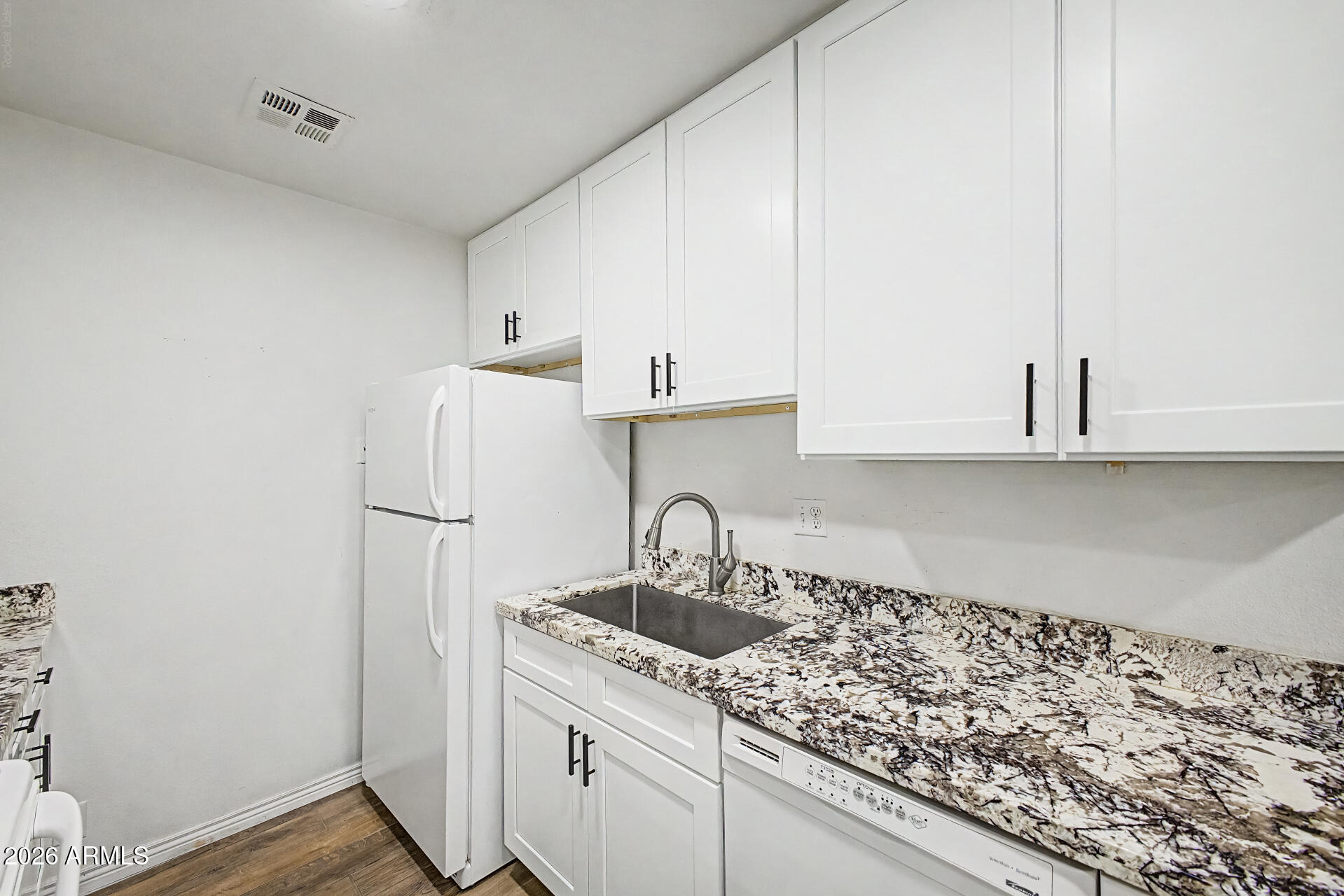 5525 East Thomas Road, Unit M23 Phoenix, AZ 85018 - Photo 12 of 26 Kitchen View D