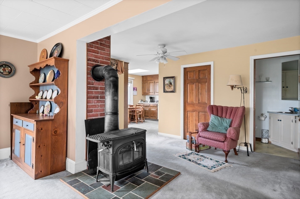 64 Whitehall Road Amesbury, MA 01913 - Photo 13 of 36