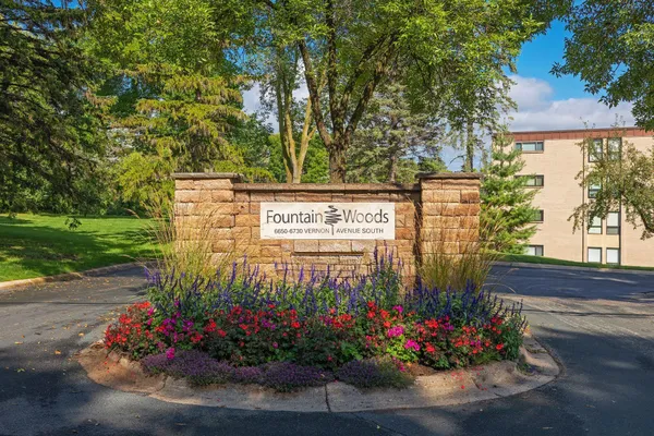 $160,000 | 6670 Vernon Avenue South, Unit 103, Edina, MN 55436
