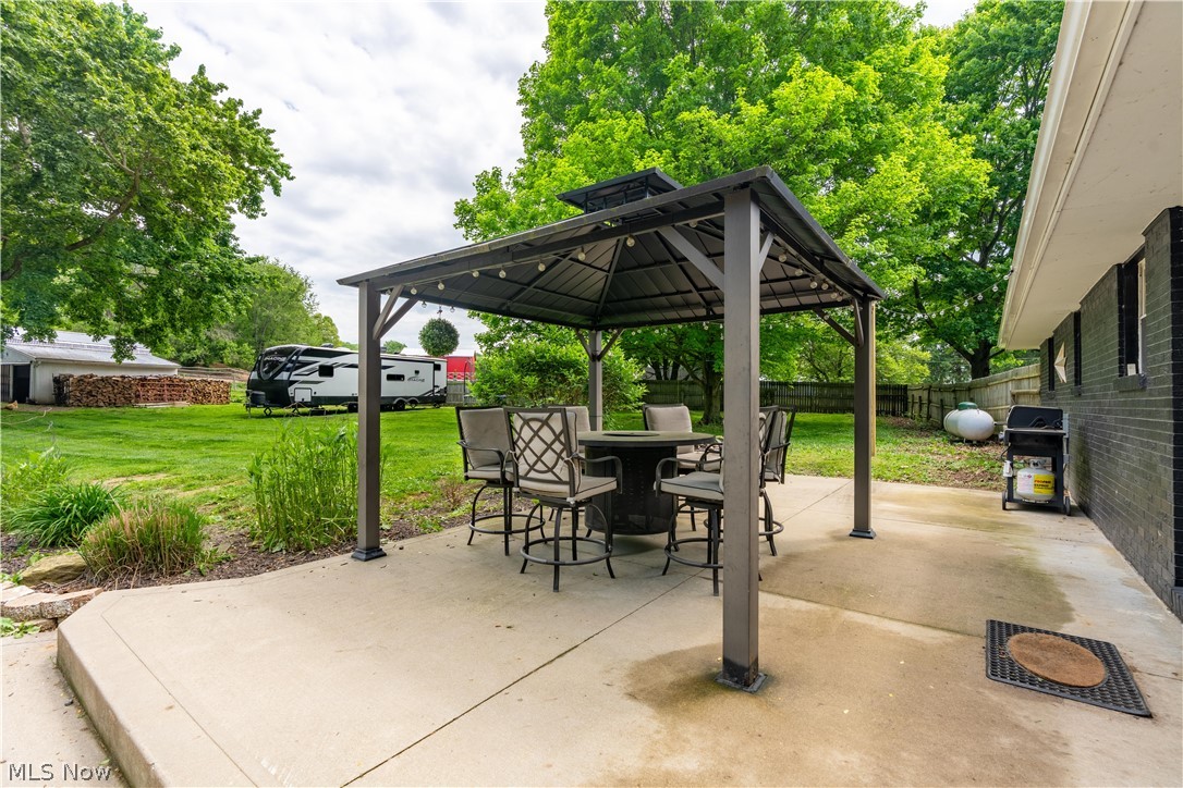 3190 Irish Road Magnolia, OH 44643 - Photo 4 of 38