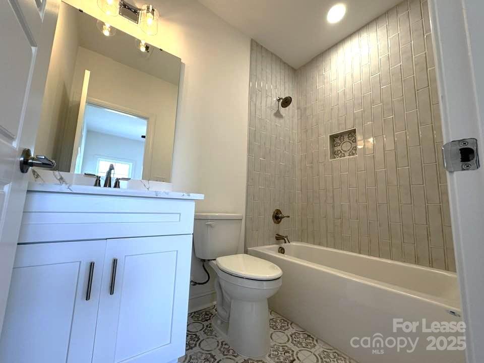 8070 Blackwood Road Denver, NC 28037 - Photo 30 of 39 a bathroom with a toilet a sink and bathtub