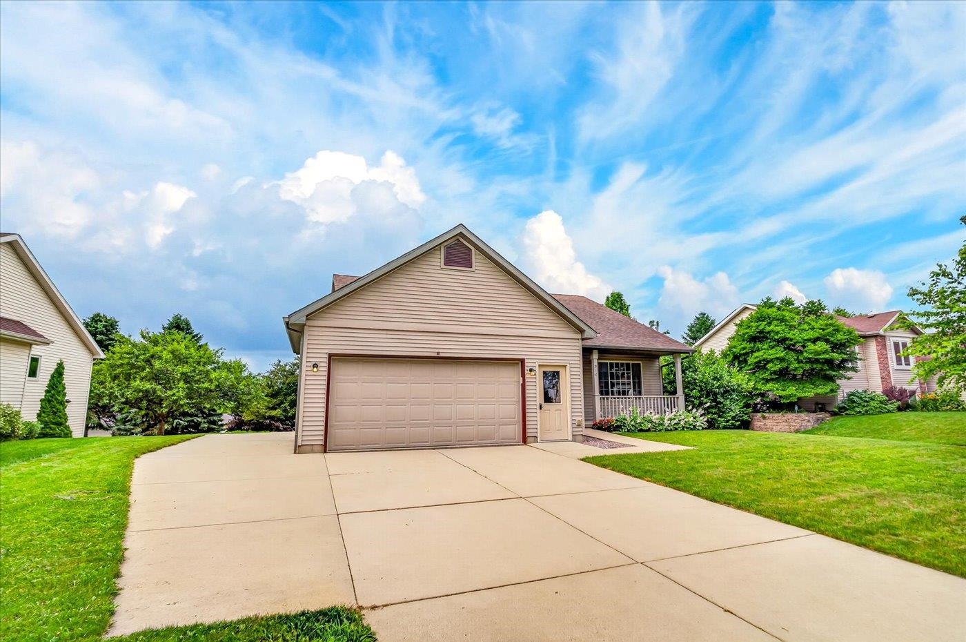 912 Vista Ridge Drive Mount Horeb, WI 53572 - Photo 4 of 54