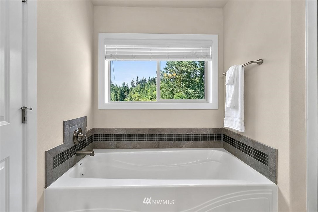 9402 Northeast 200th Street Bothell, WA 98011 - Photo 31 of 40